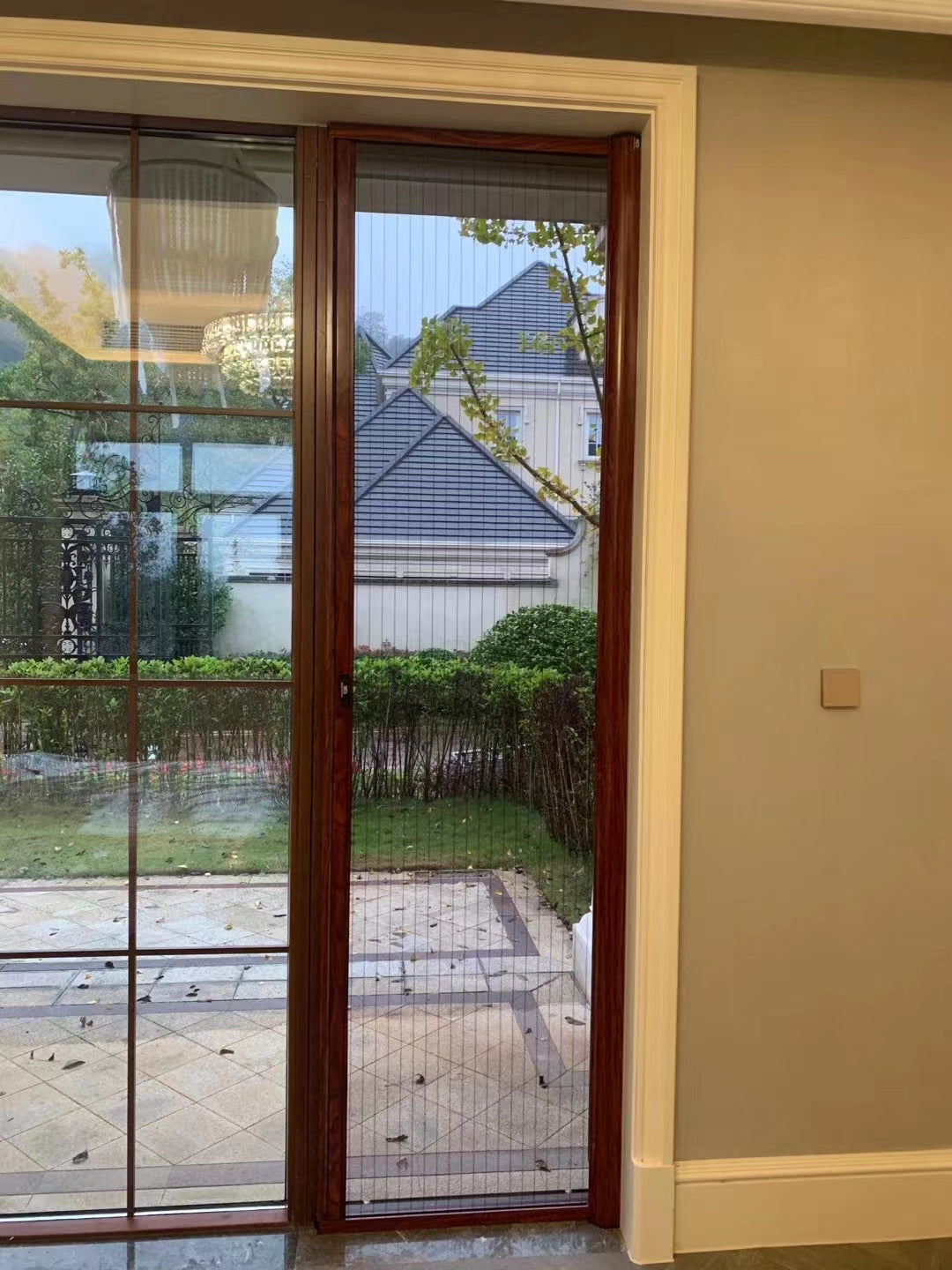 Retractable Invisible Screen Door