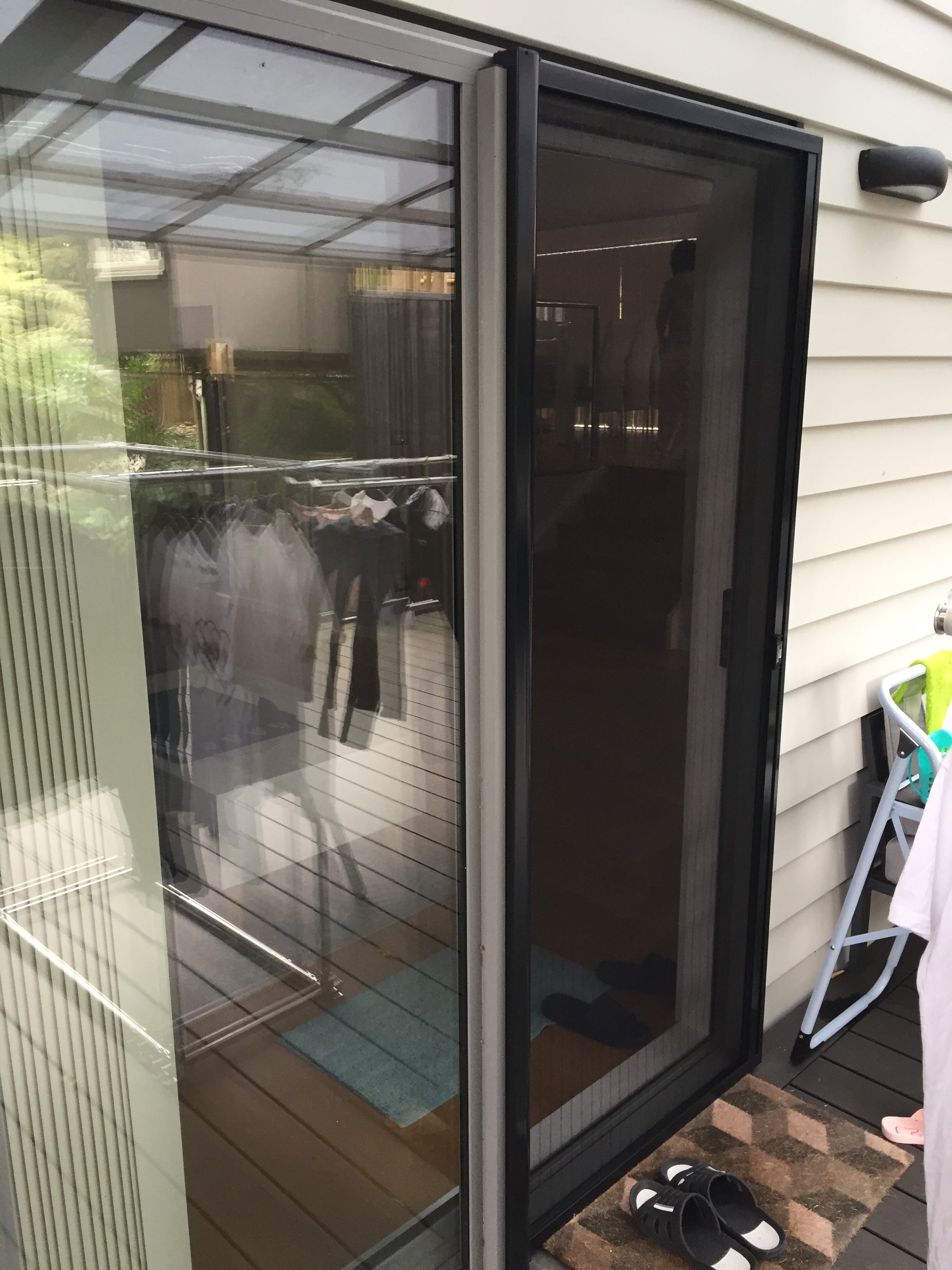 Side-Pull Screen Door